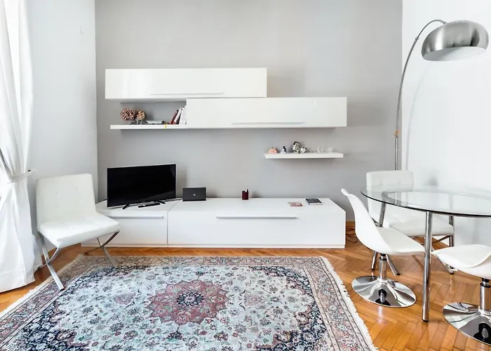 Апартаменты Sunny Flat Near Borghese