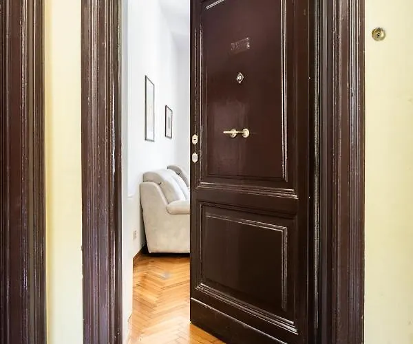 Sunny Flat Near Borghese Апартаменты