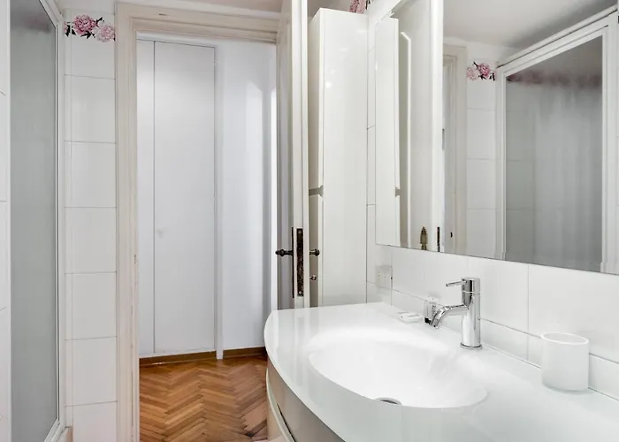 Sunny Flat Near Borghese Апартаменты Рим